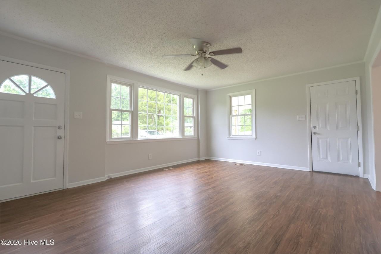 602 Seminole Trl - Photo 4 of 14