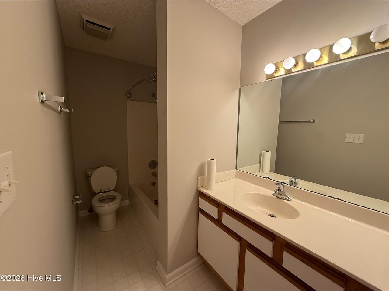 102 Breezewood Dr - Photo 7 of 9