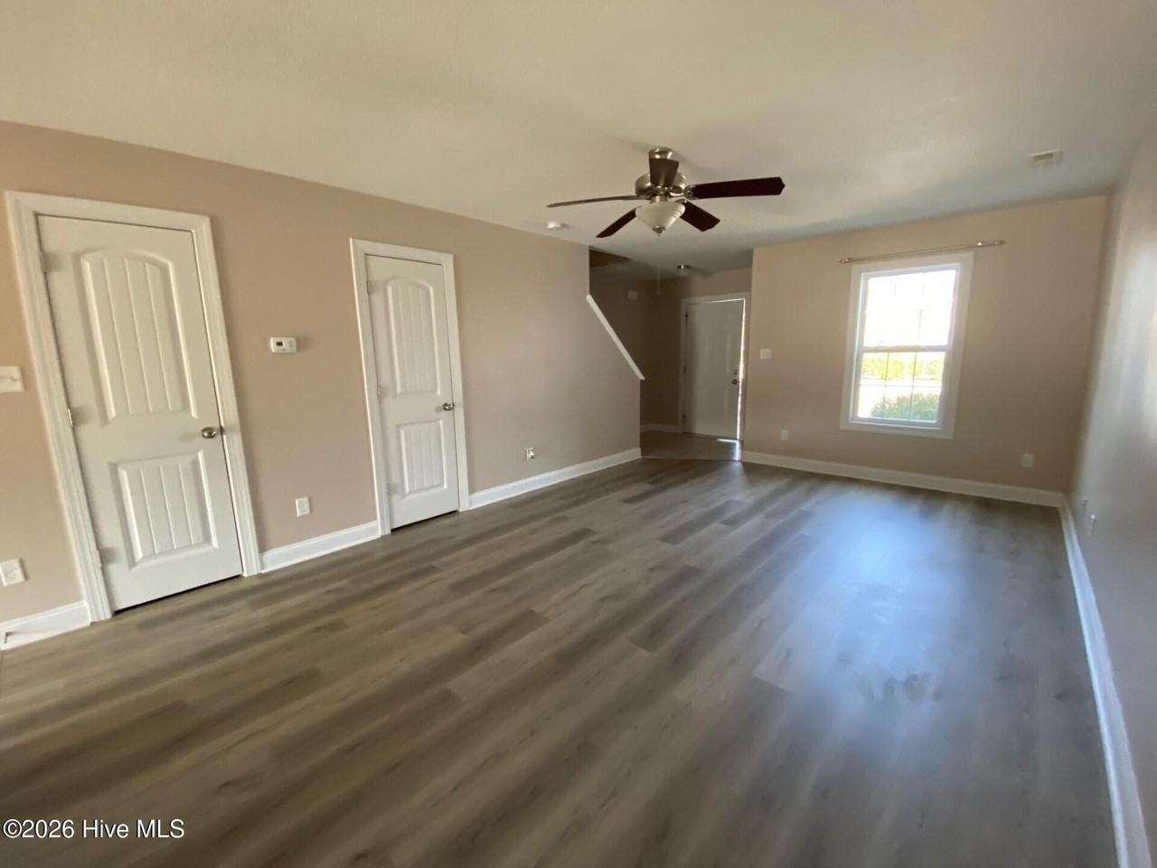 127 W Murrow Ln - Photo 4 of 8