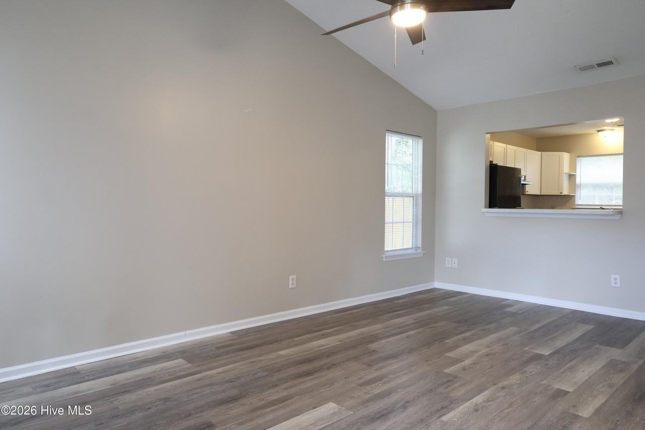 1091 W Pueblo Dr - Photo 3 of 8