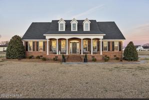 featured image of 103 Arabian Cir