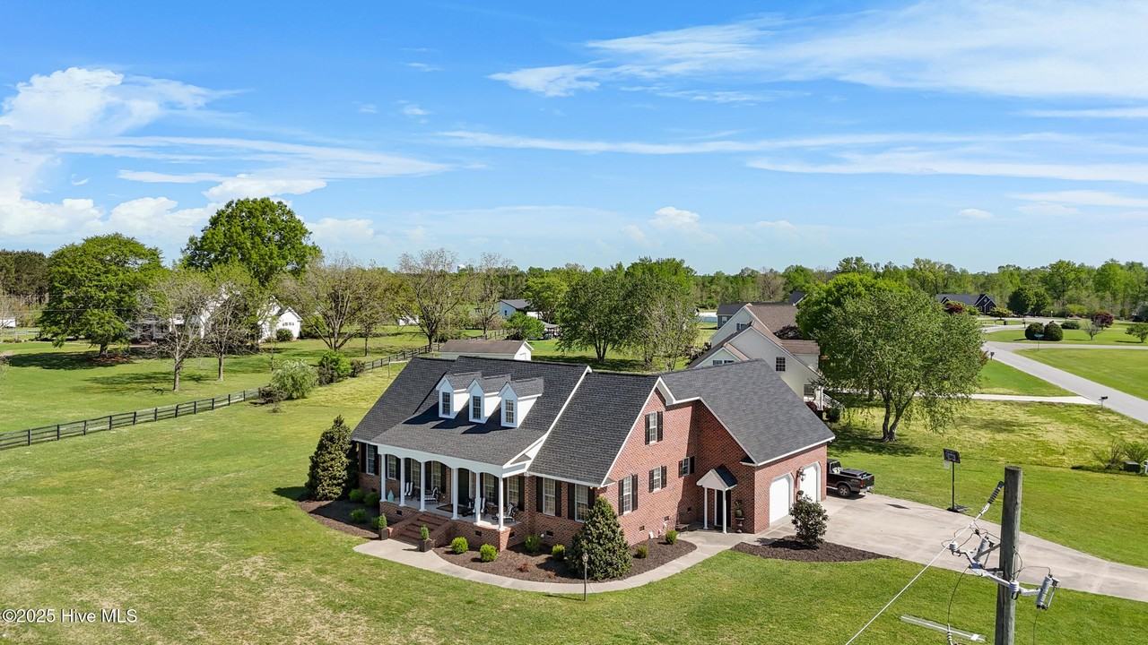 103 Arabian Cir - Photo 2 of 50