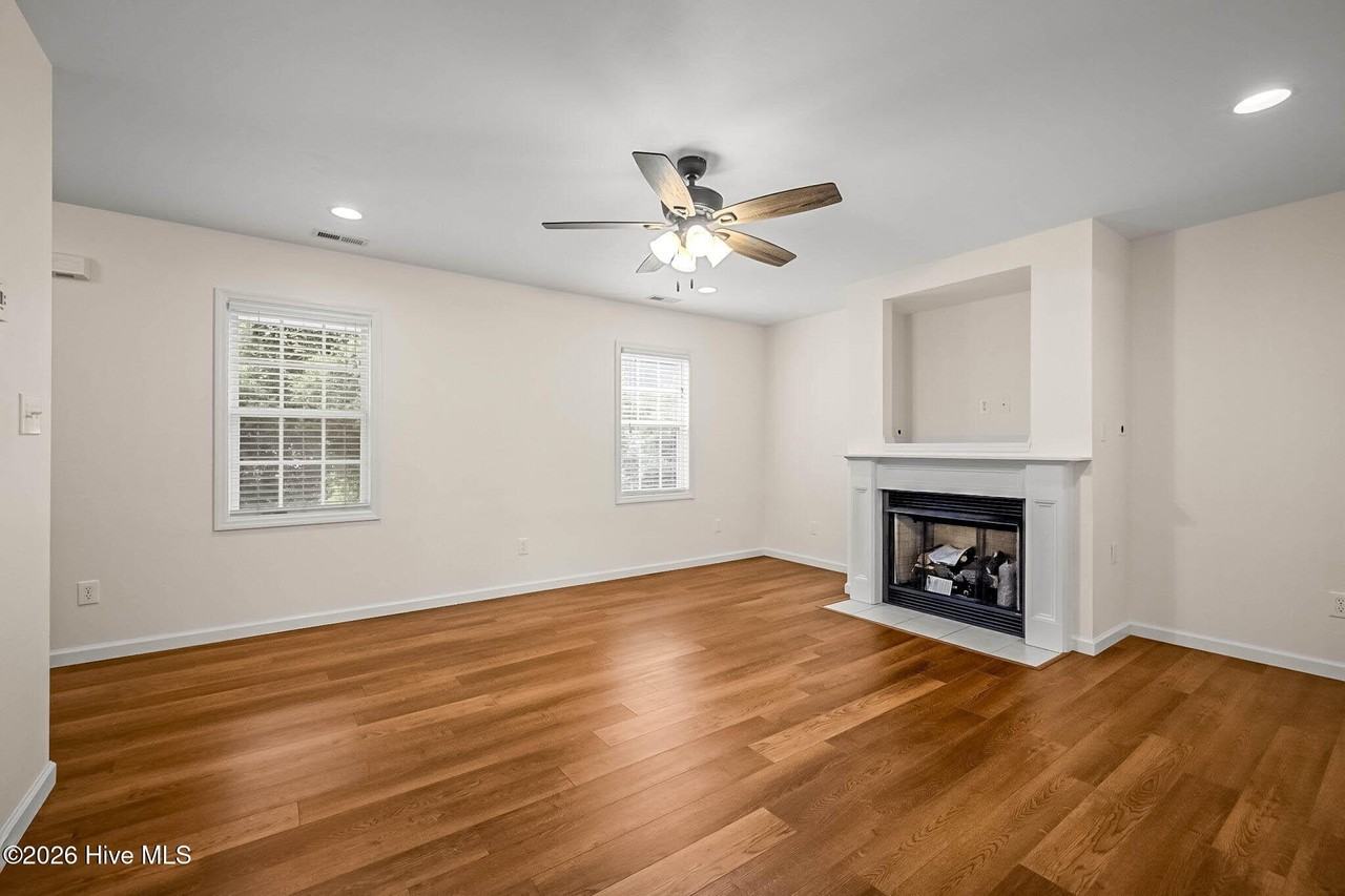 123 S Park Ln - Photo 5 of 17