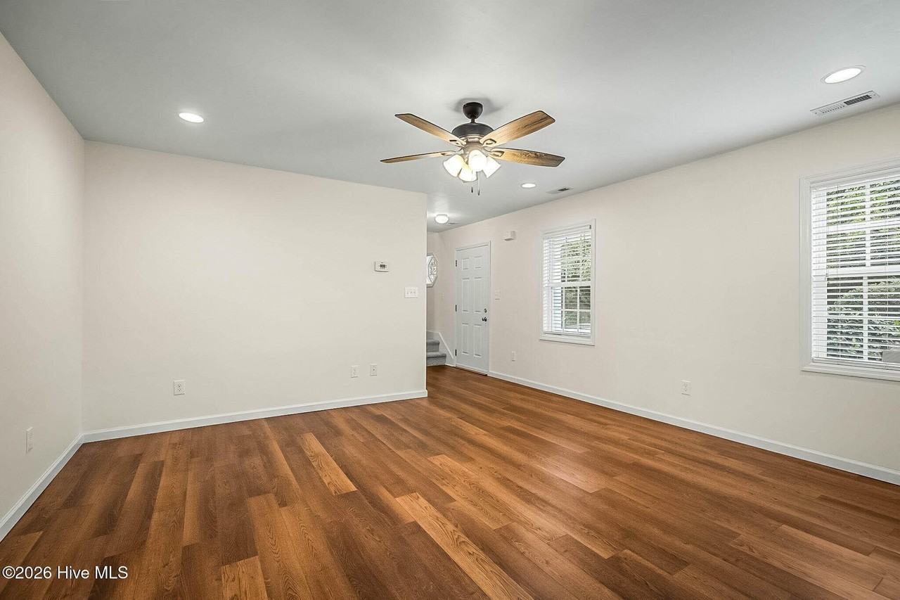 123 S Park Ln - Photo 6 of 17