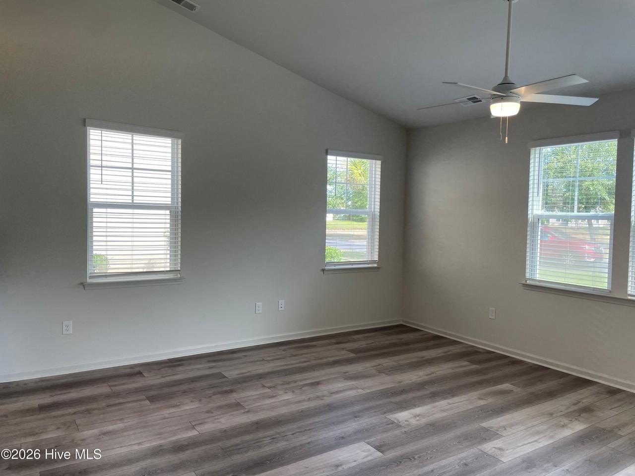 3023 Cedar Creek Ln - Photo 4 of 47