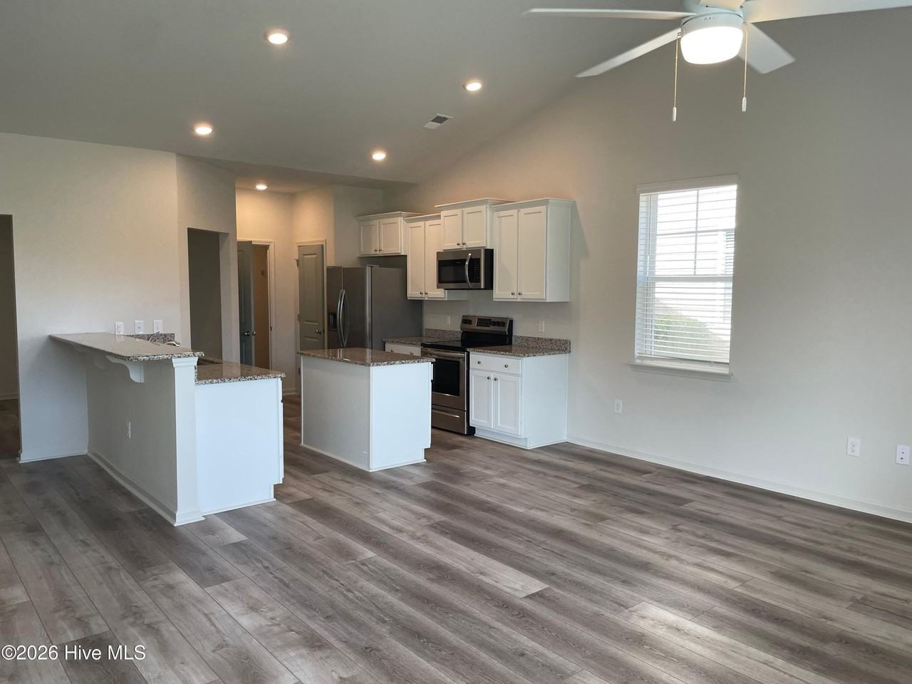 3023 Cedar Creek Ln - Photo 5 of 47