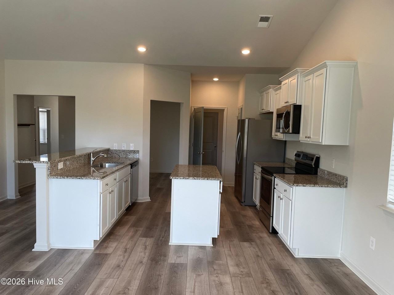 3023 Cedar Creek Ln - Photo 7 of 47