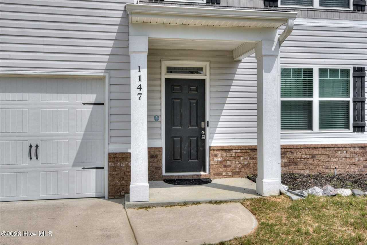 1147 Sims Dr - Photo 5 of 48