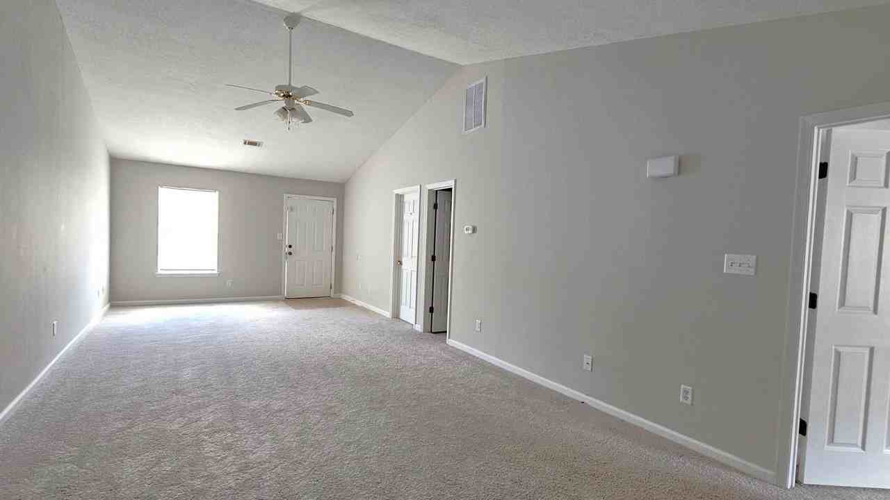 340 Greendale Pl - Photo 3 of 11