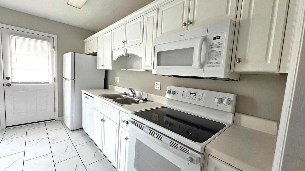 340 Greendale Pl - Photo 5 of 11