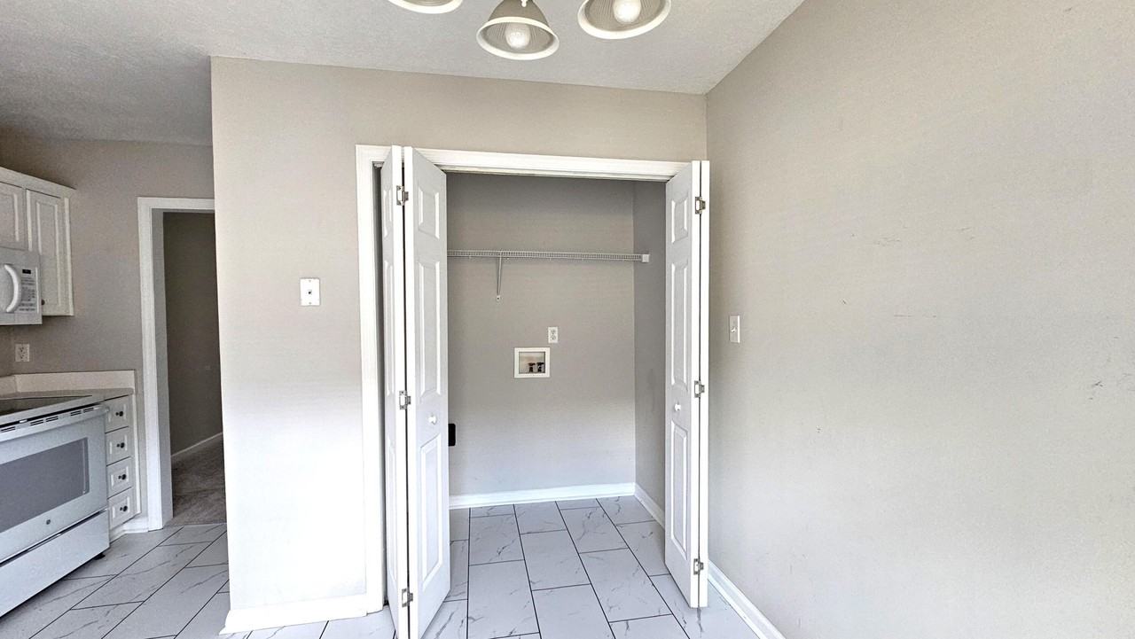 340 Greendale Pl - Photo 7 of 11