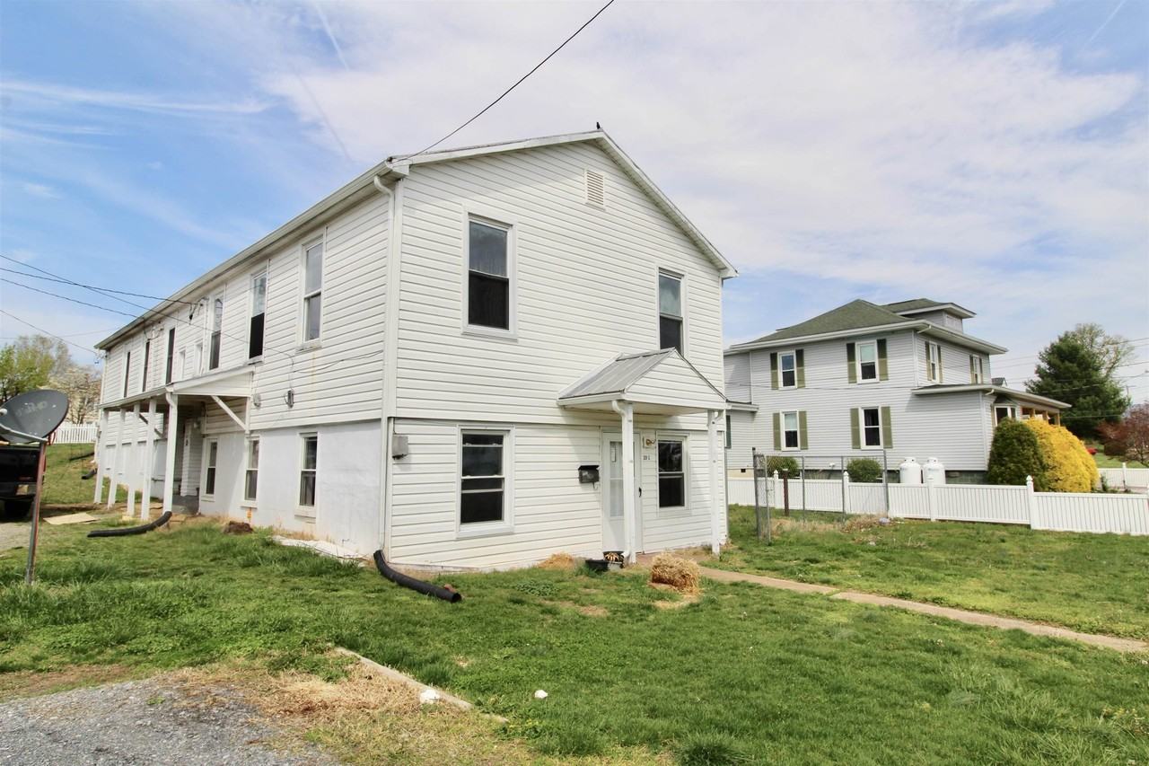 98 Lee Ave #B