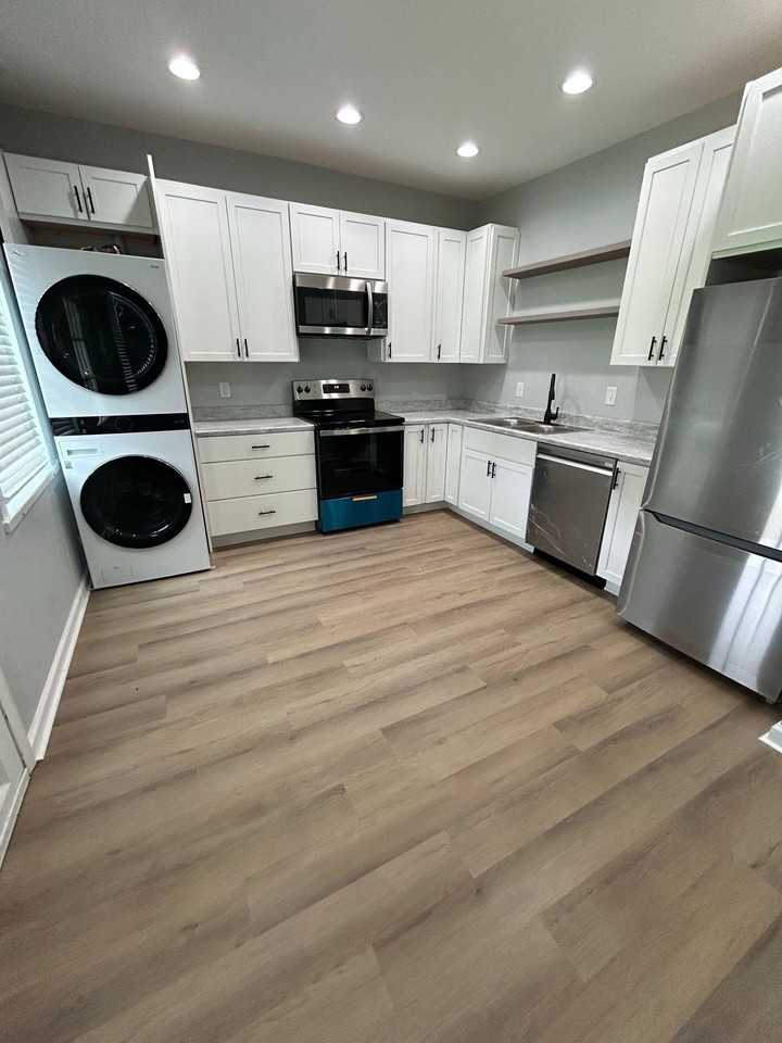 98 Lee Ave #B - Photo 2 of 8
