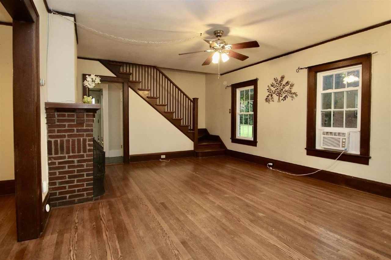 1044 N Main St - Photo 2 of 25