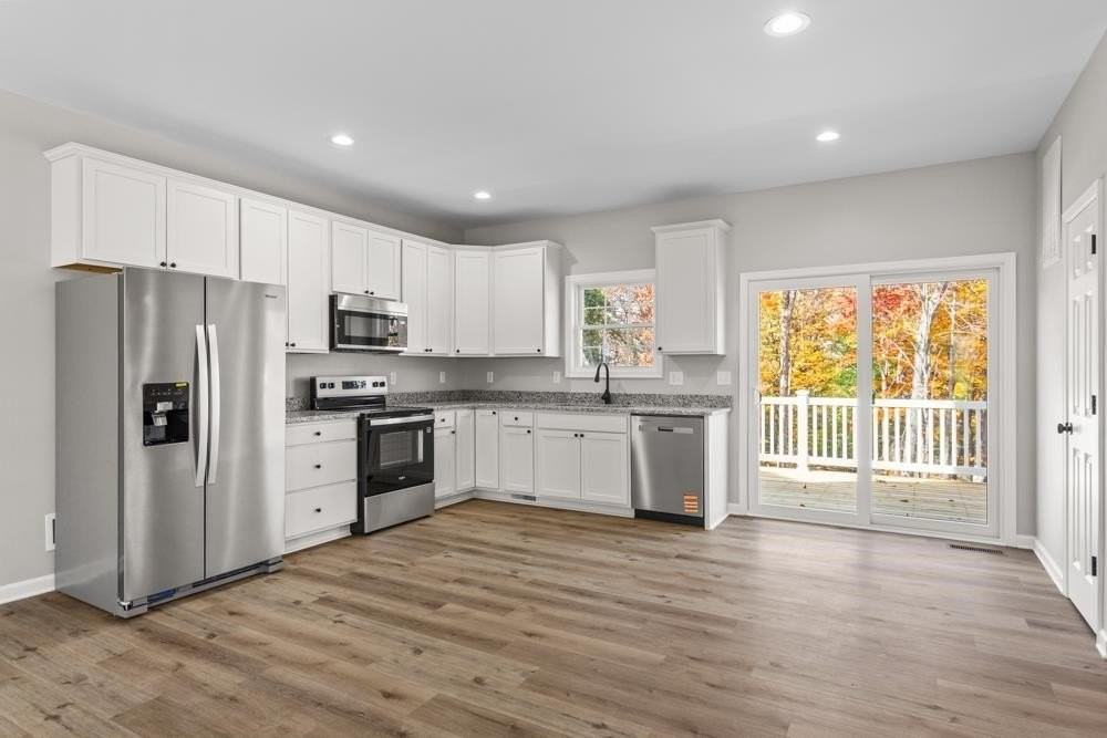 317 Ivanhoe Ave - Photo 3 of 38