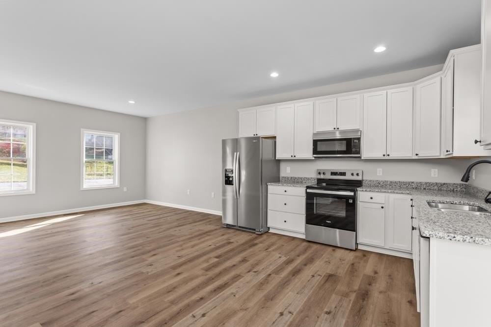 317 Ivanhoe Ave - Photo 4 of 38