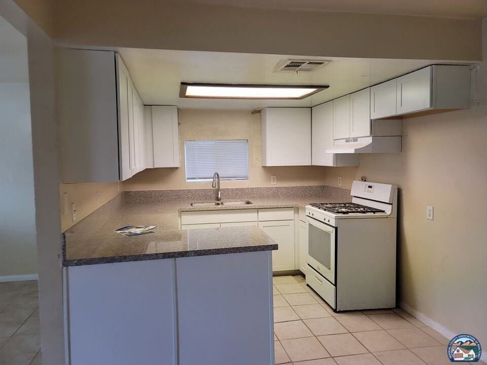 232 E Brighton Ave - Photo 3 of 4