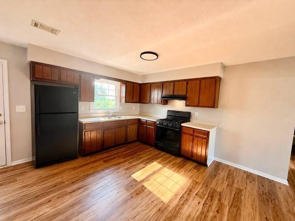220 Azalea St - Photo 3 of 5