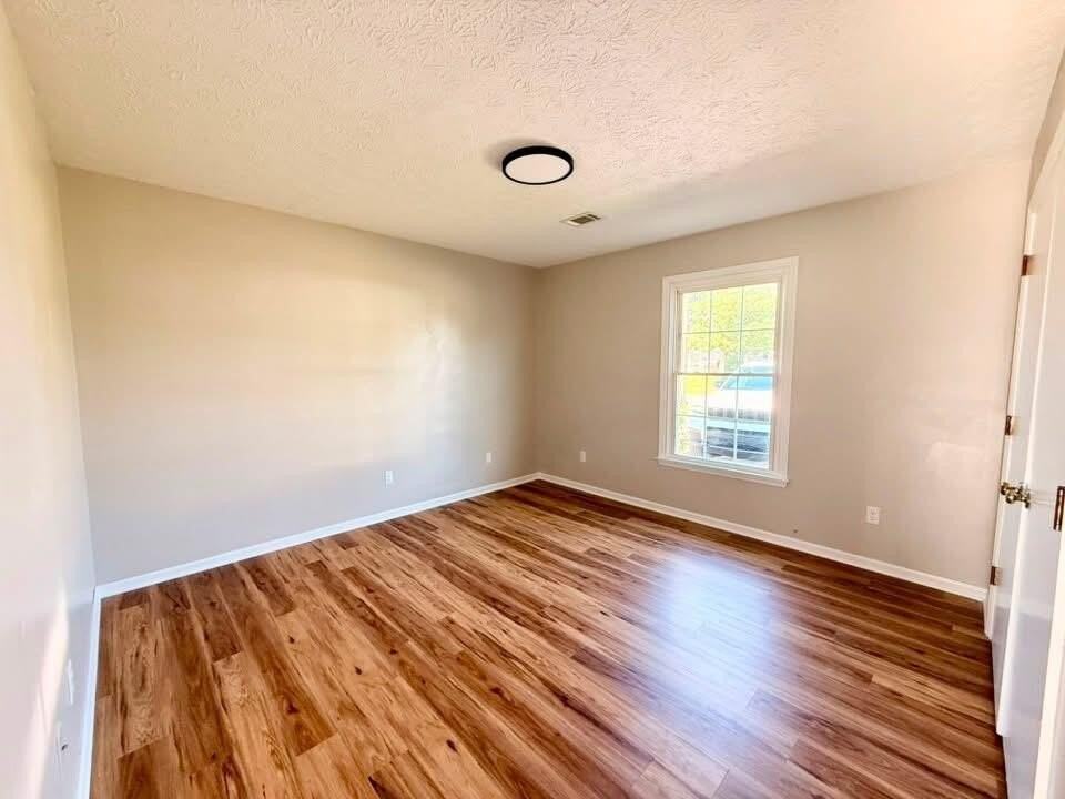 220 Azalea St - Photo 4 of 5