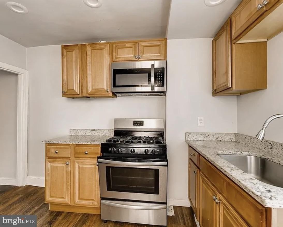 2032 Etting St - Photo 2 of 9