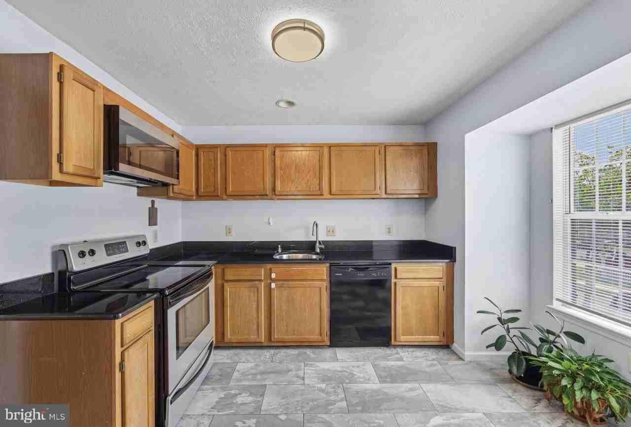1518 Deep Gorge Ct - Photo 5 of 33