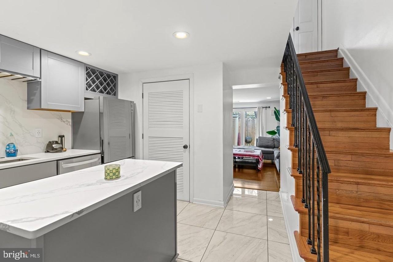 1854 Dutch Village Dr - Photo 2 of 9