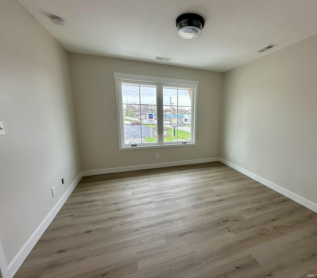 115 E Vine St - Photo 2 of 4