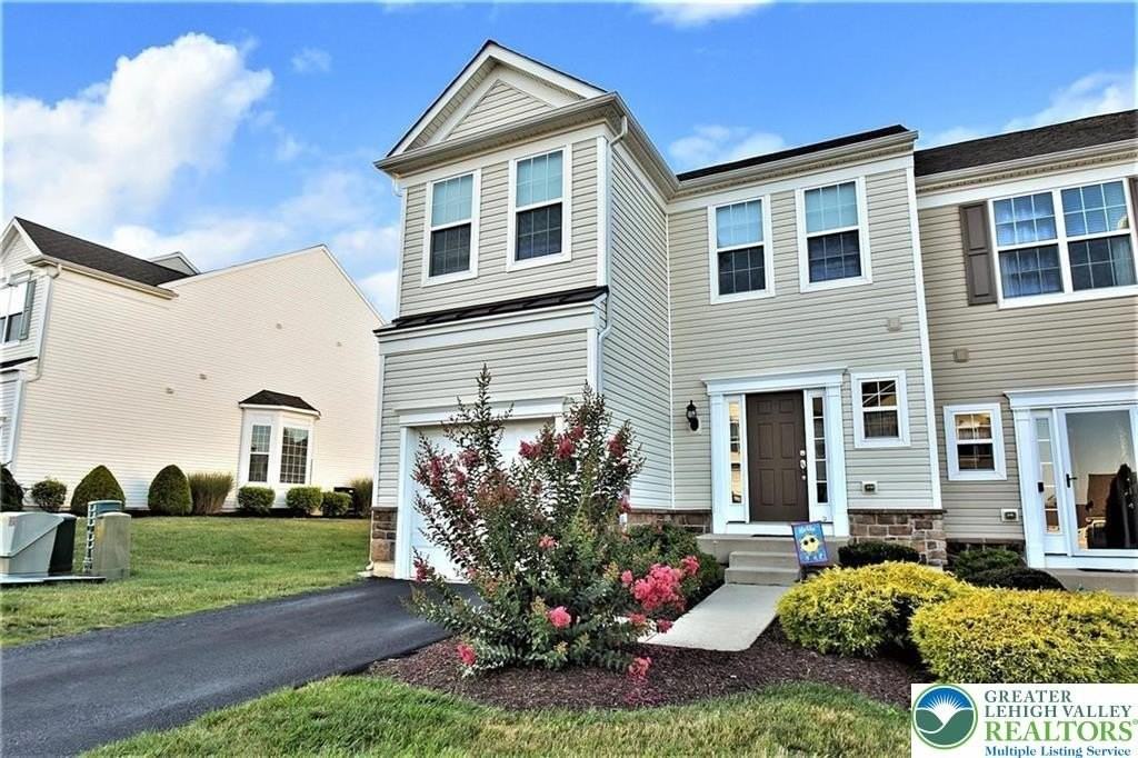 1859 Hemming Way - Photo 2 of 40