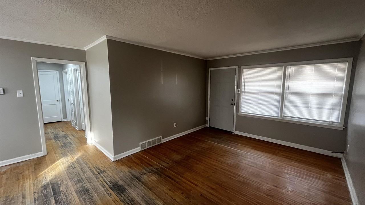 4667 Violet Ave - Photo 4 of 15