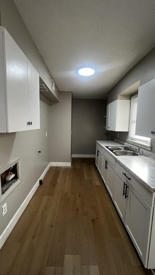 4667 Violet Ave - Photo 5 of 15