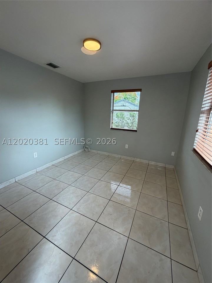 16940 Sw 94th Ave #0 - Photo 2 of 17