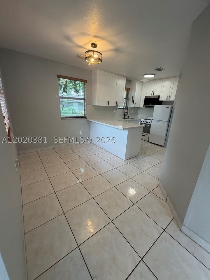 16940 Sw 94th Ave #0 - Photo 3 of 17
