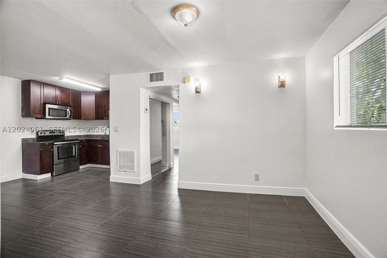 37 Sw 14th St #16 - Photo 3 of 23