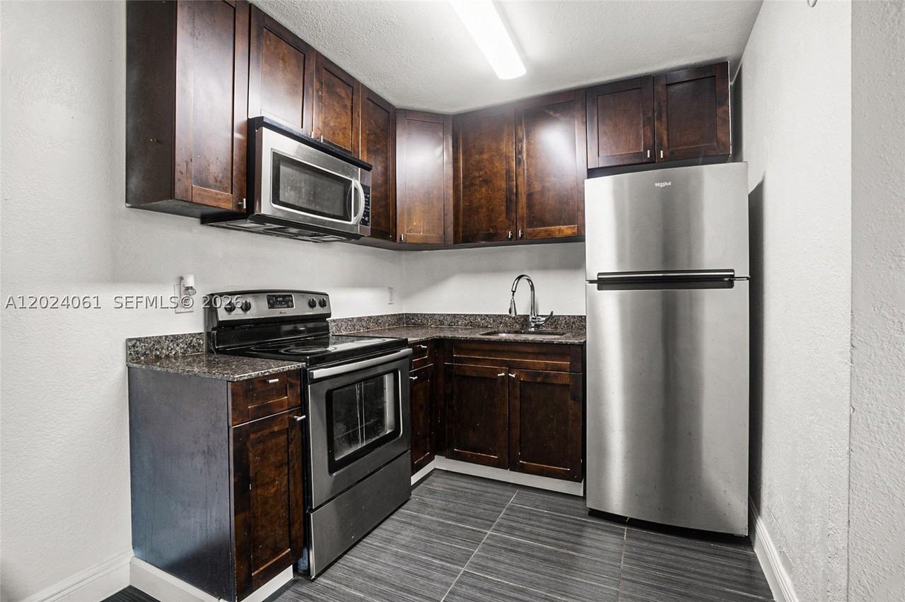 37 Sw 14th St #16 - Photo 4 of 23