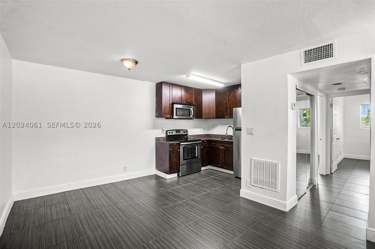 37 Sw 14th St #16 - Photo 6 of 23