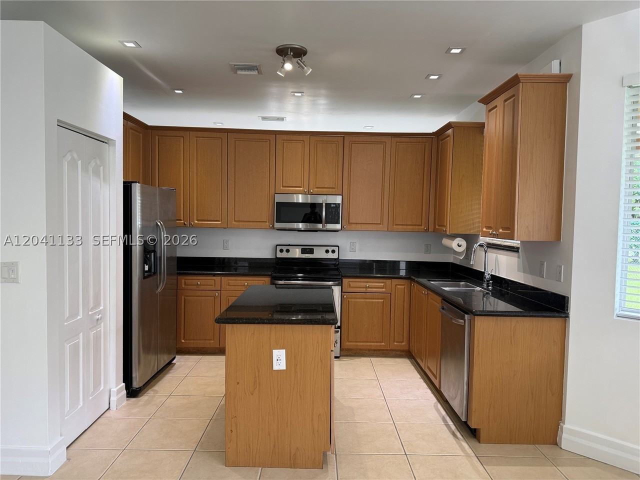 1926 Se 23rd Ct #1926 - Photo 3 of 16