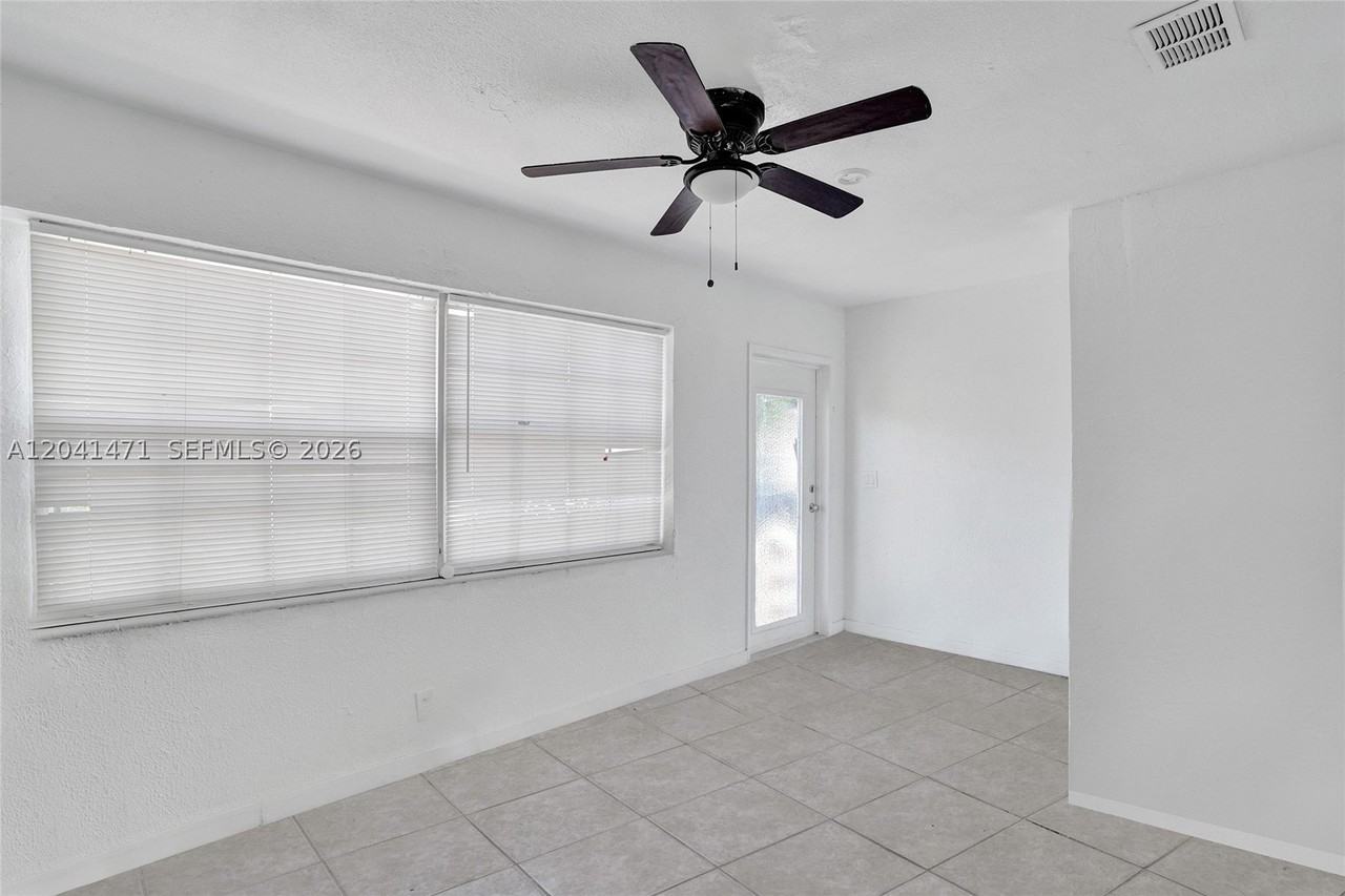 701 Sw 7th St - Photo 4 of 19