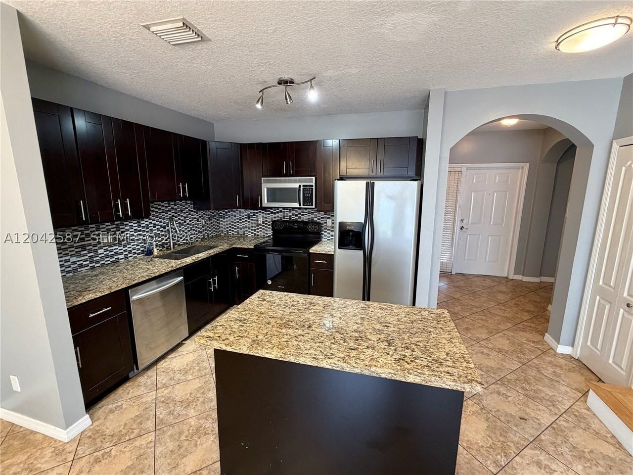 2825 Sw 127th Way - Photo 2 of 16