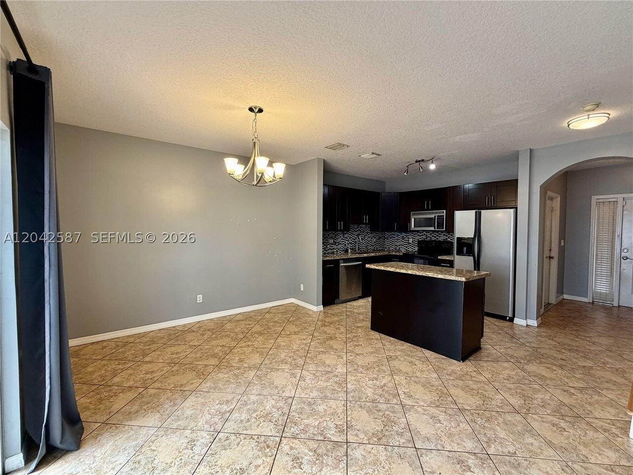 2825 Sw 127th Way - Photo 4 of 16