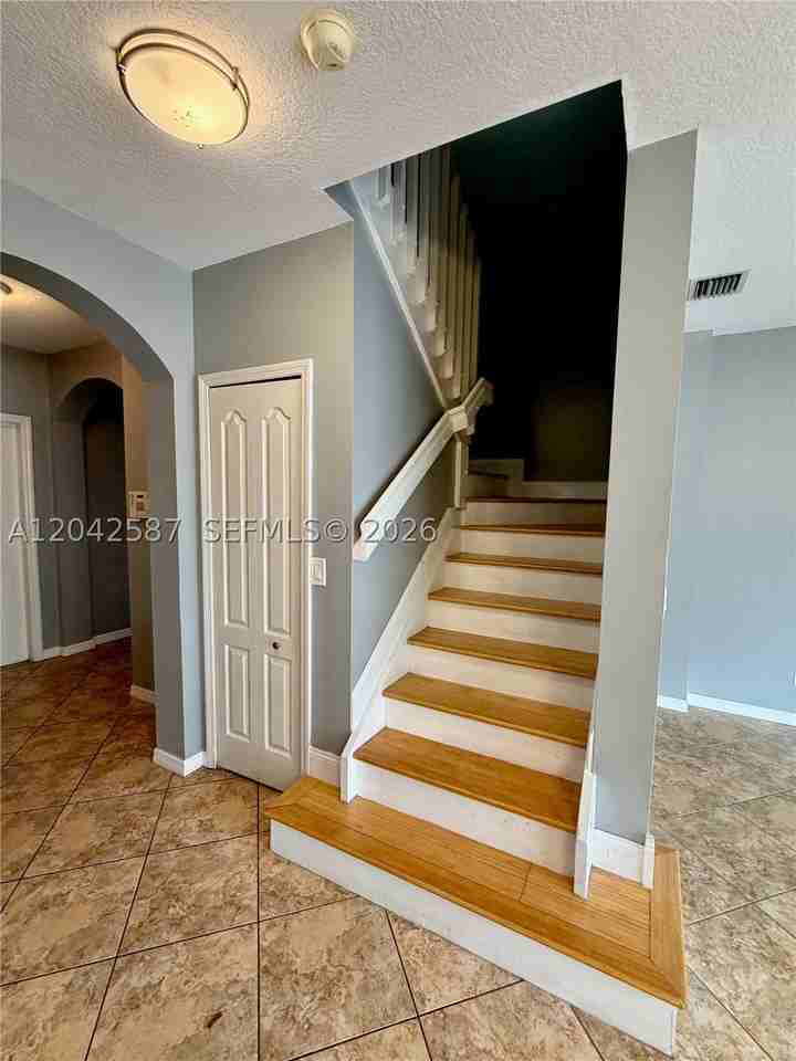 2825 Sw 127th Way - Photo 5 of 16