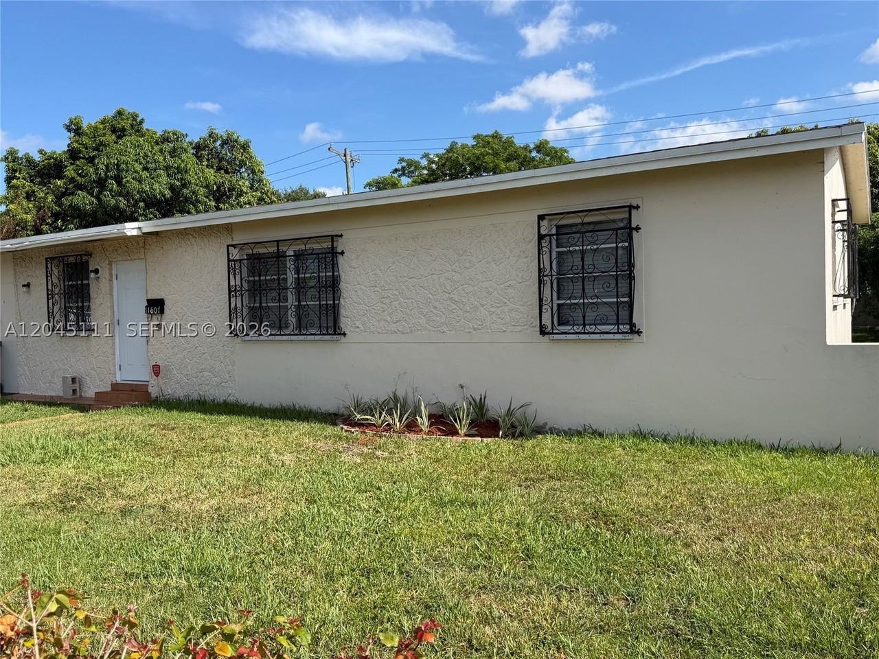 11601 Pinkston Dr - Photo 2 of 9