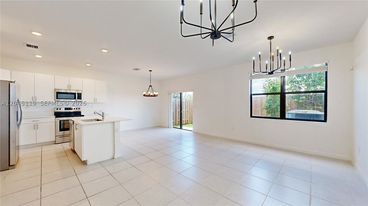 10004 Sw 231st Ln #10004 - Photo 6 of 28