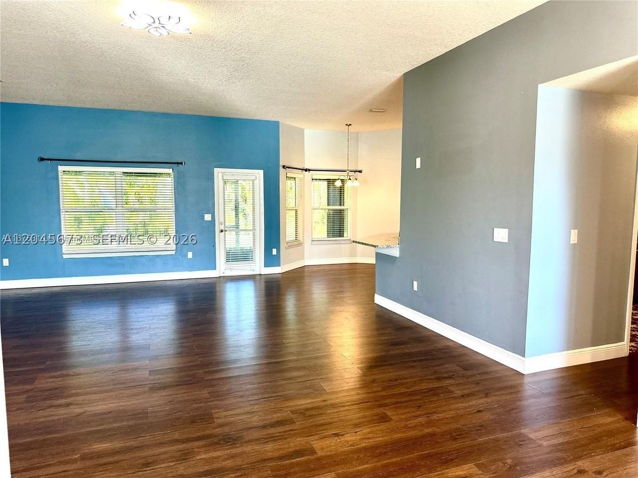 4900 Nw Ironton Ave - Photo 4 of 16