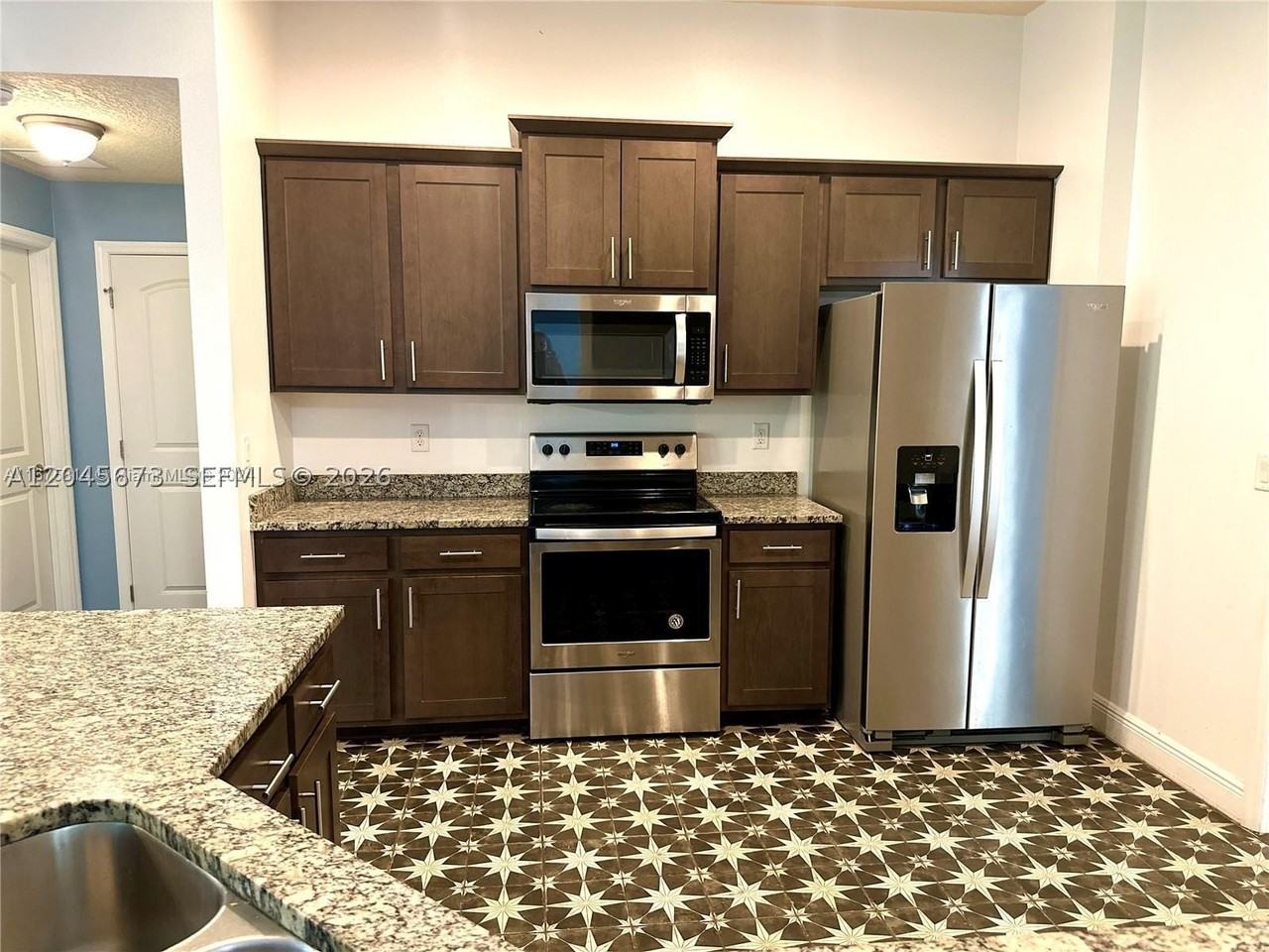 4900 Nw Ironton Ave - Photo 5 of 16