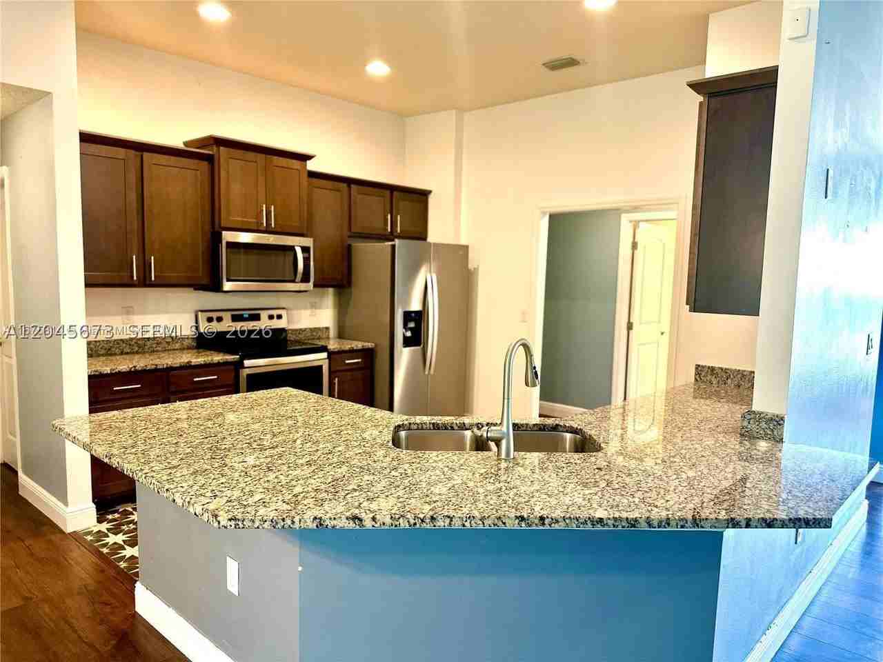4900 Nw Ironton Ave - Photo 7 of 16