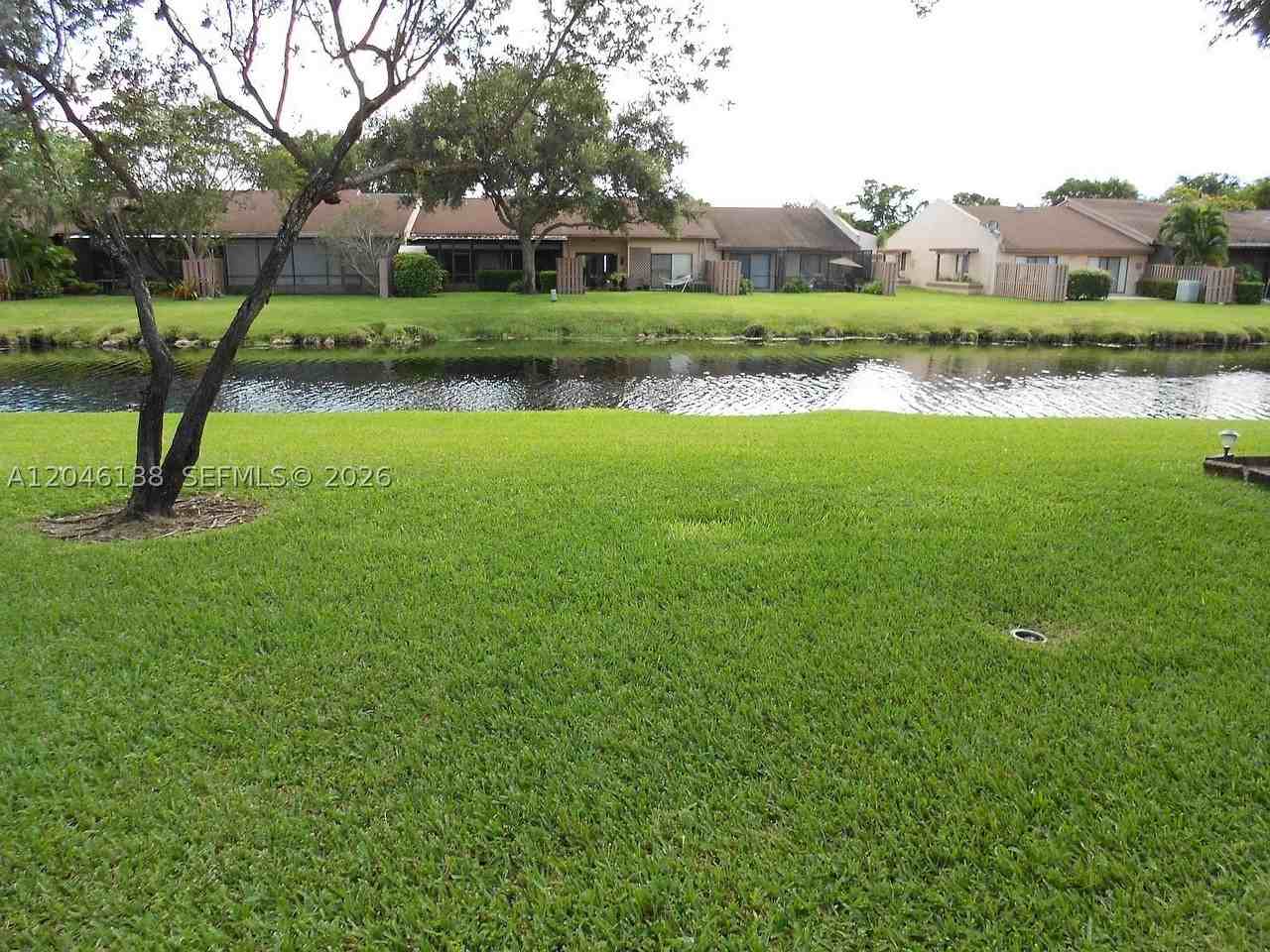 7924 Nw 10th St - Photo 2 of 38