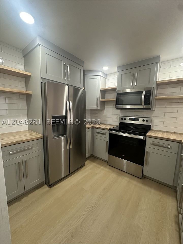 10425 Sw 112th Ave #215 - Photo 4 of 22