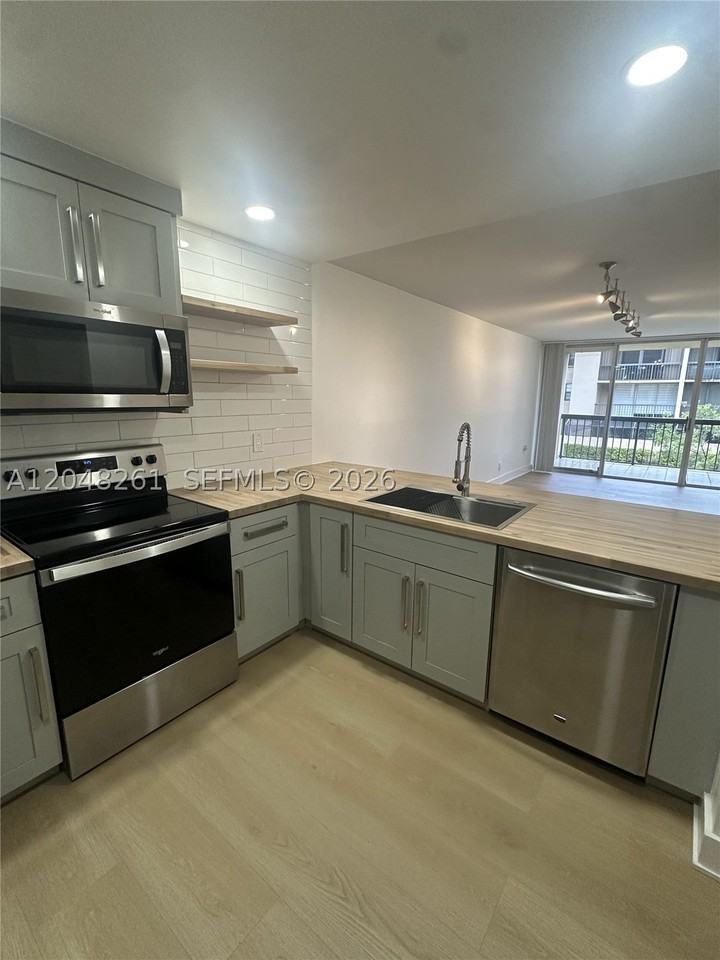 10425 Sw 112th Ave #215 - Photo 5 of 22