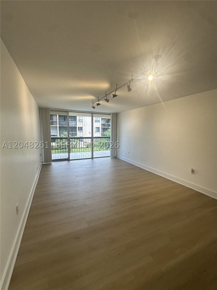 10425 Sw 112th Ave #215 - Photo 7 of 22
