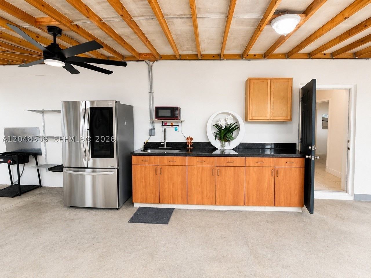621 E 52nd St #W - Photo 2 of 8